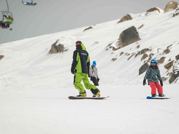 Clase de snowboard en el Cerro Catedral